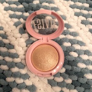 NIB. ESTATE Dew Me highlight powder